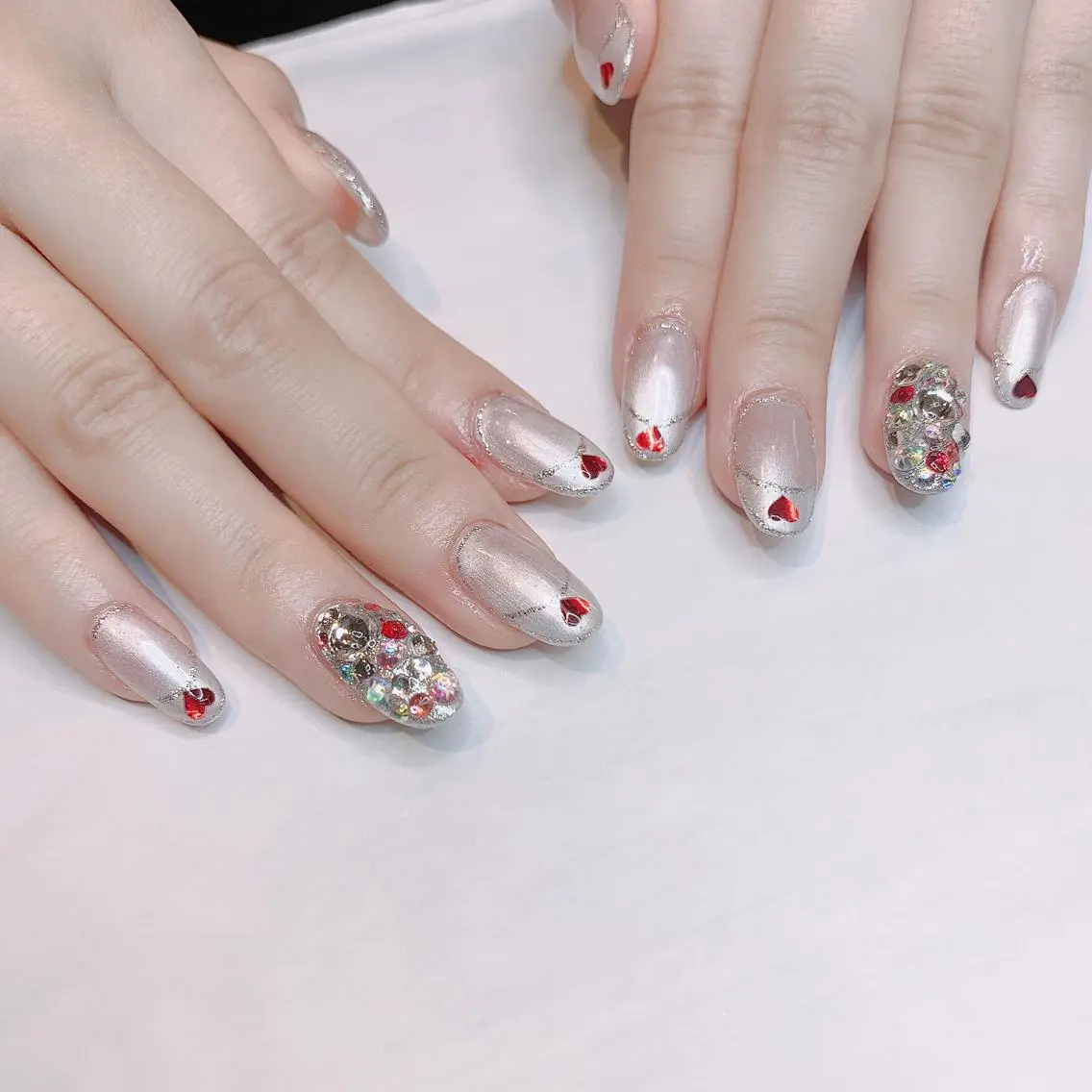 ネイル フレンチネイル ハート ホワイト ハンドネイル フットネイル Adite nailのネイルデザイン