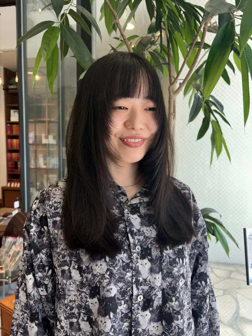 ロング 本木 彩音のヘアスタイル
