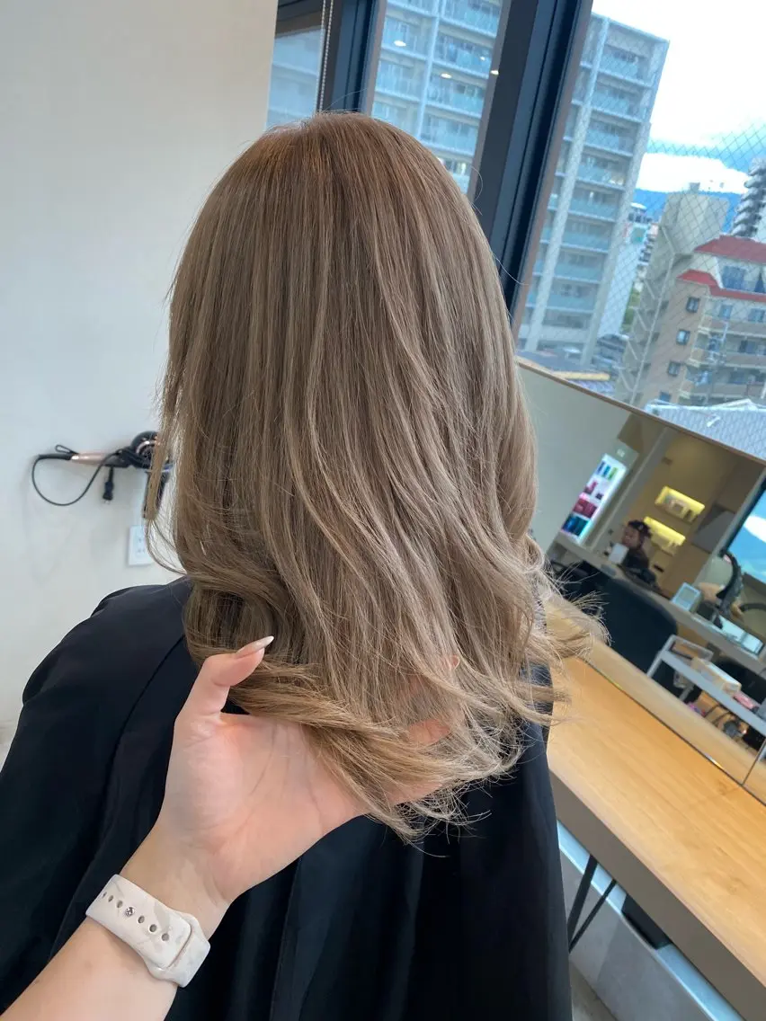 ミディアム カラー ダブルカラー 才田 まりなのヘアスタイル