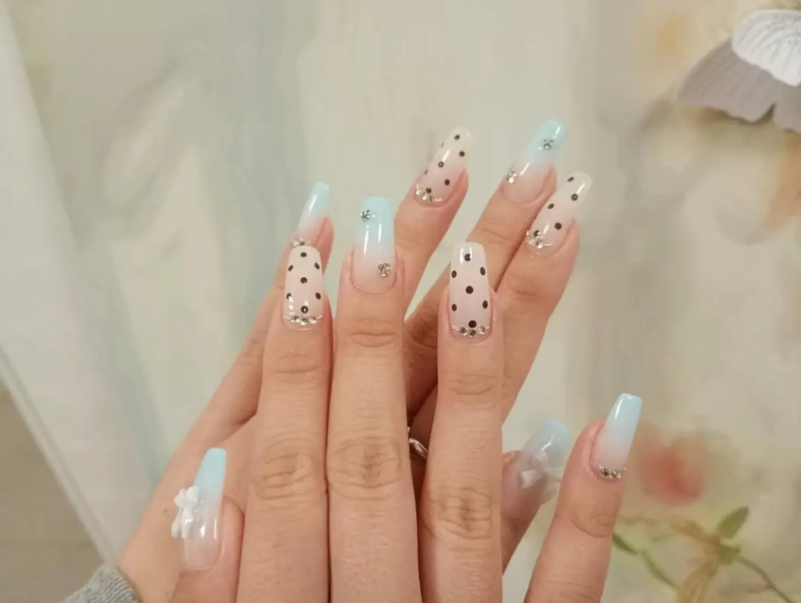 ネイル 長さ出し フレンチネイル ジェルネイル ガラスフレンチ 韓国ネイル Hana Bloom Nail💛Rinaのネイルデザイン