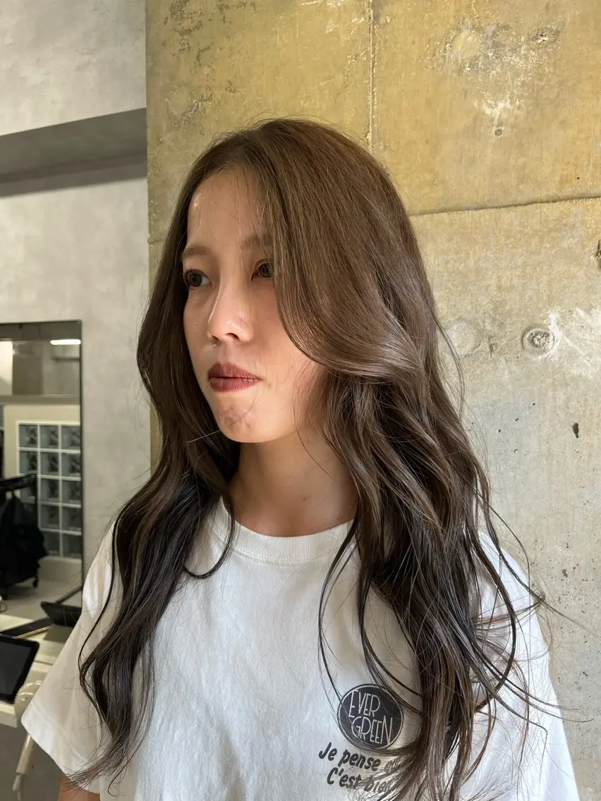 ロング カラー ベージュカラー オリーブベージュ anon Loemのヘアスタイル