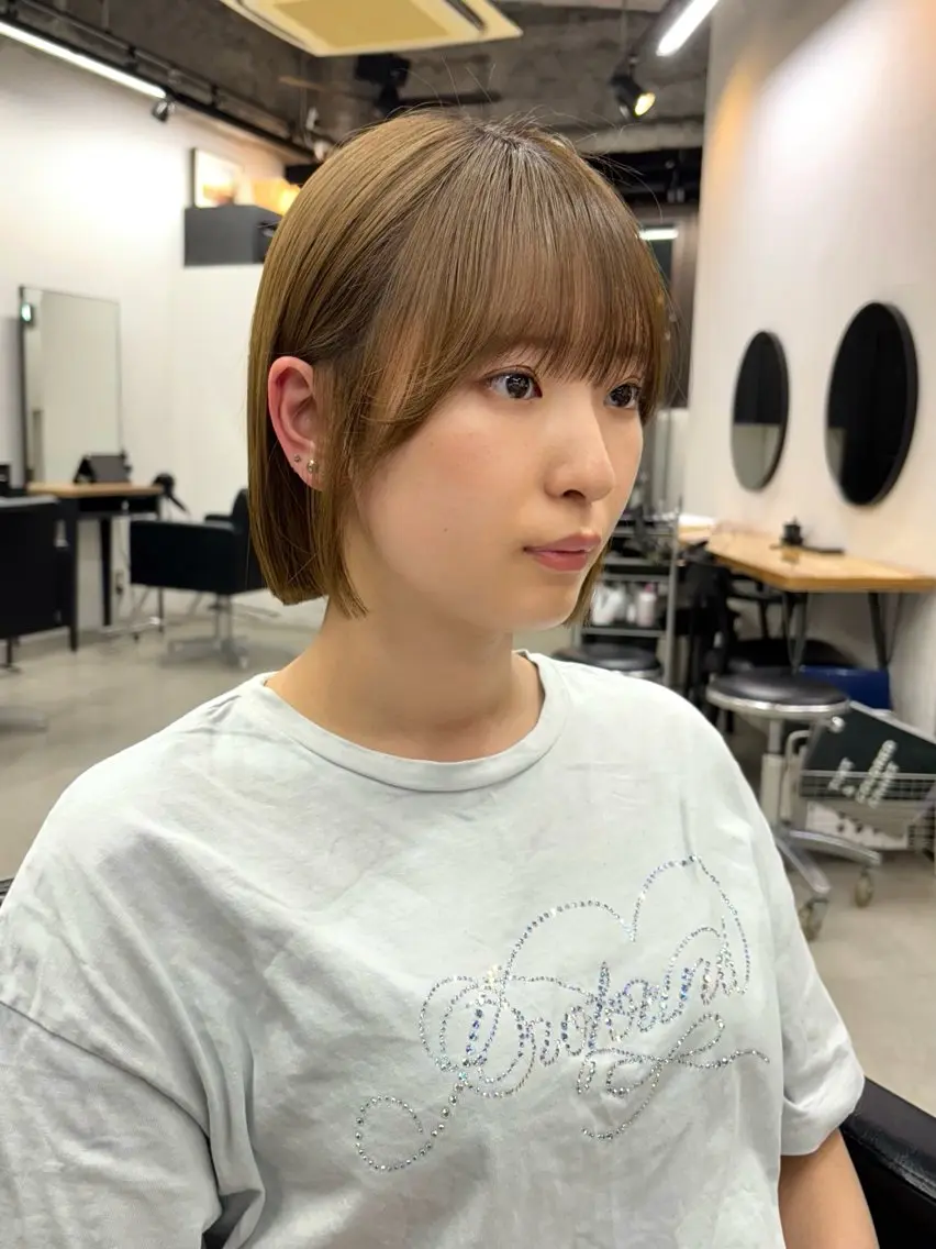 ミディアム カラー ベージュカラー オリーブベージュ ボブ レイヤーカット カット ヘアカラー 坂齋大地／レイヤー/ ミルクティーのヘアスタイル