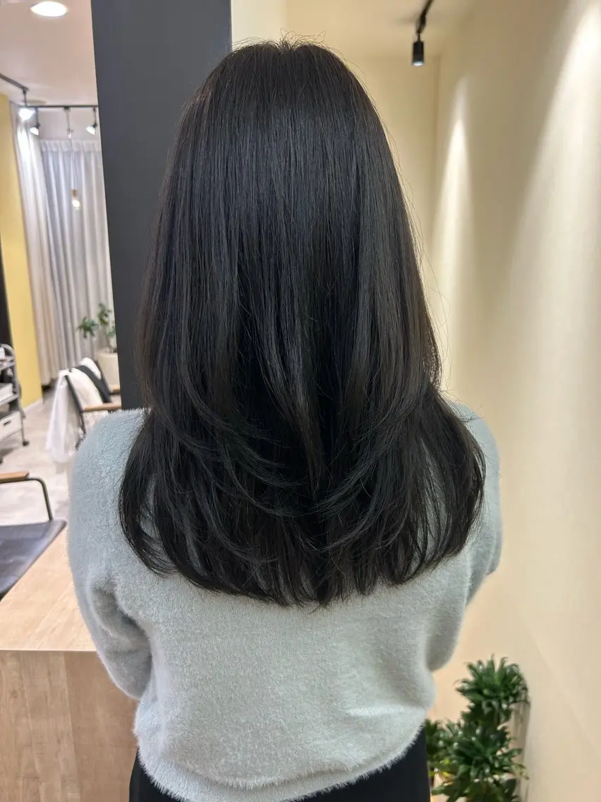 ロング カラー アッシュ アッシュグレー 透明感カラー hubhair レイヤー/透明感のヘアスタイル
