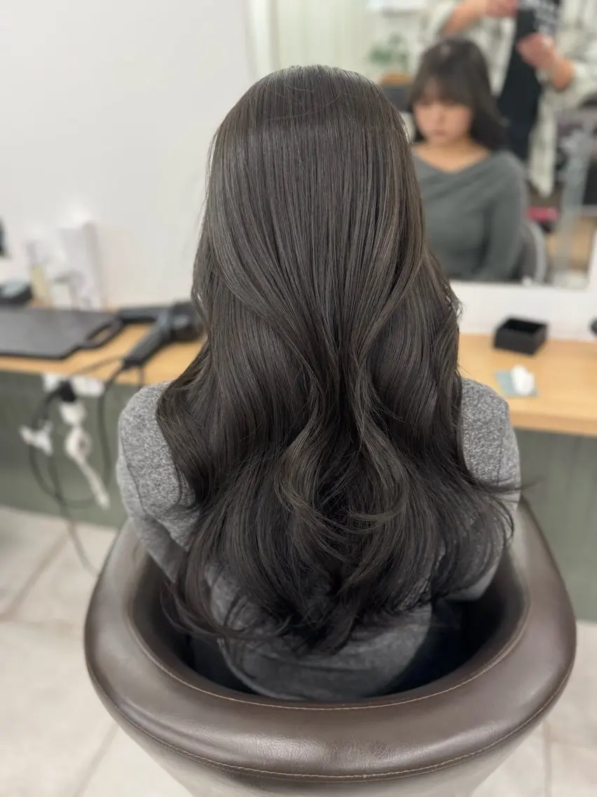 ロング カラー ベージュカラー ブリーチ ケアカラー 透明感カラー グレージュ カット ヘアカラー トリートメント 赤み消し韓国ヘア レイヤー縮毛🤍渡邉のヘアスタイル