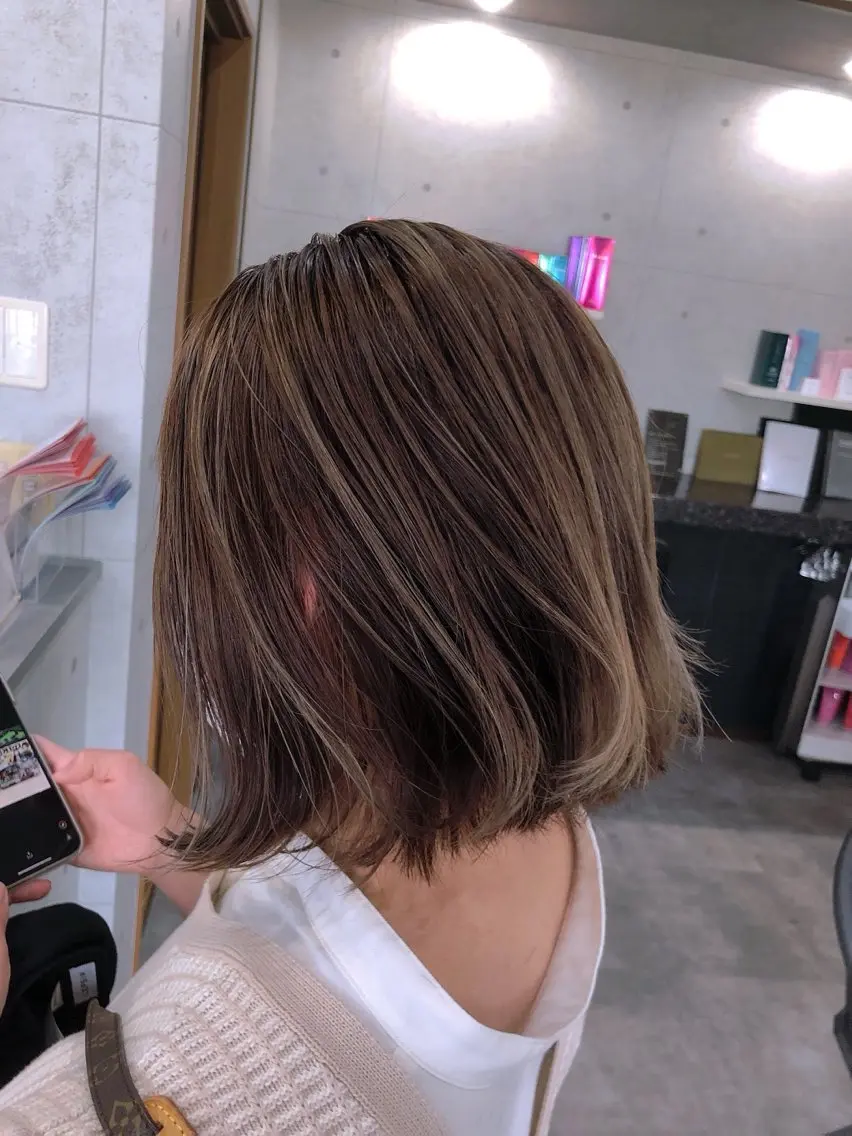ミディアム ボブ くびれヘア くせ毛 髪質改善 切りっぱなしロブ カット ヘアカラー REVE 美容室のヘアスタイル