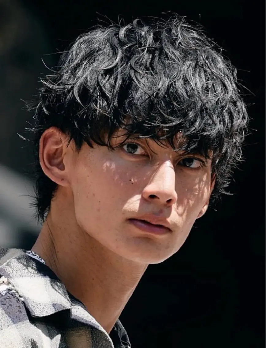 【骨格矯正カット➕シャドウパーマ】今人気急上昇✨ ナチュラルな動きと扱いやすさを両立したシャドウパーマの写真