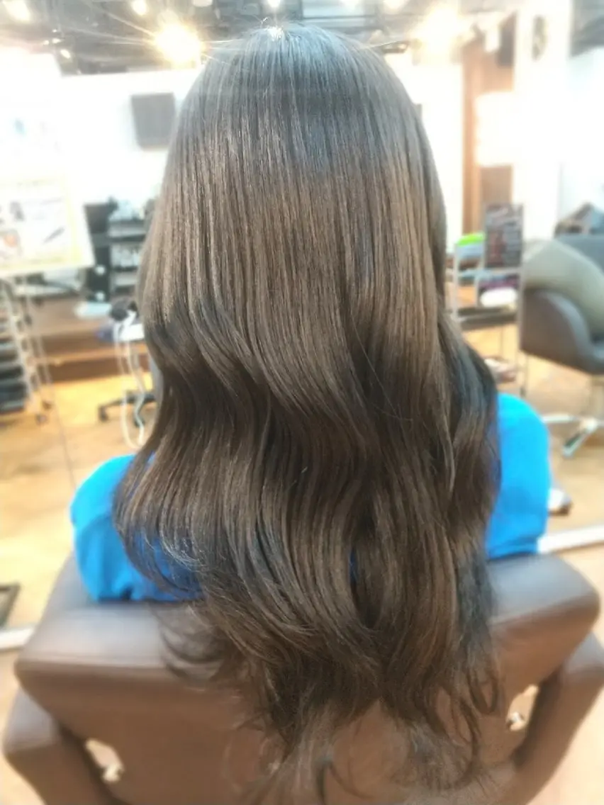 ロング カラー 黒髪 ブルーカラー ブルーブラック レイヤーカット 久村 奈菜のヘアスタイル