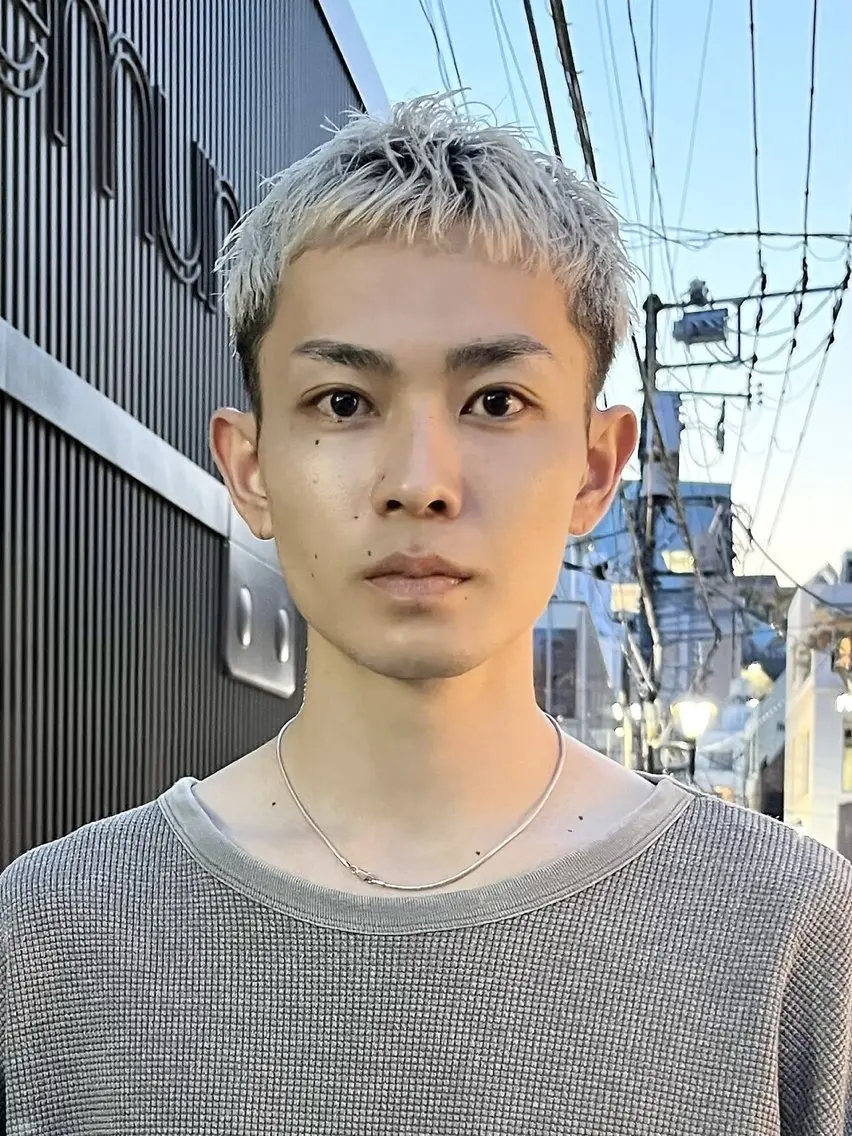 ショート カラー メンズ メンズブリーチ メンズハイトーン メンズショート スパイキーショート メンズベリーショート 渋谷 メンズカット 佐伯 将のヘアスタイル