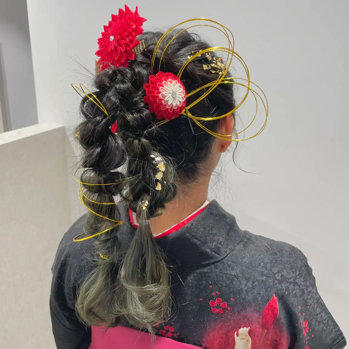 ロング カラー ヘアアレンジ 成人式 ポニーテール グラデーションカラー 卒業式のヘアスタイル 古沢 みづきのヘアスタイル