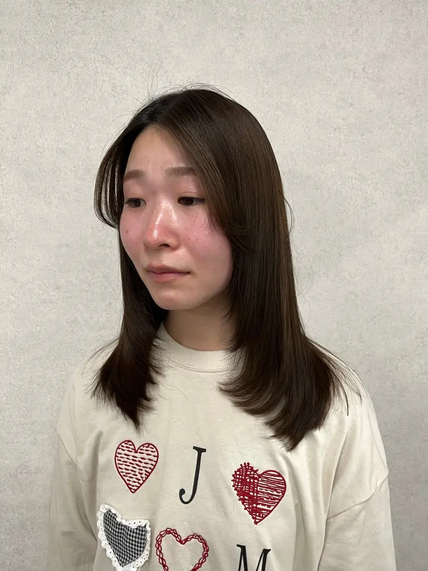 ミディアム レイヤーカット anon Loemのヘアスタイル