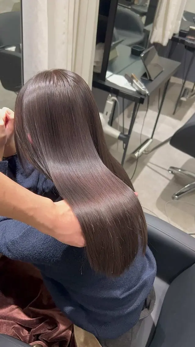 ロング カラー ブリーチ 透明感カラー ダークグレー ダークグレージュ グレージュ ヘアカラー 蔵本 仁のヘアスタイル