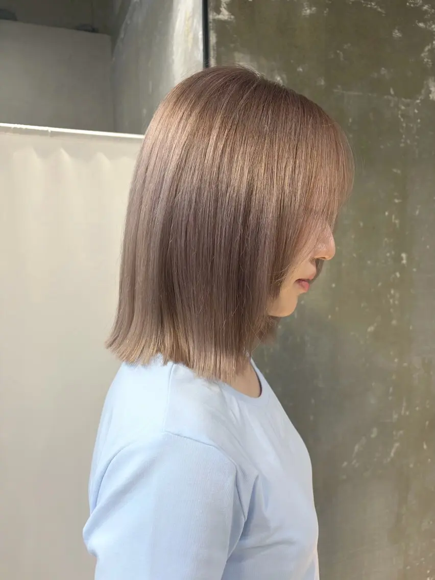 ミディアム カラー ベージュカラー ミルクティーベージュ ヘアカラー トリートメント 美髪縮毛矯正✨ カラーが得意💪本間のヘアスタイル