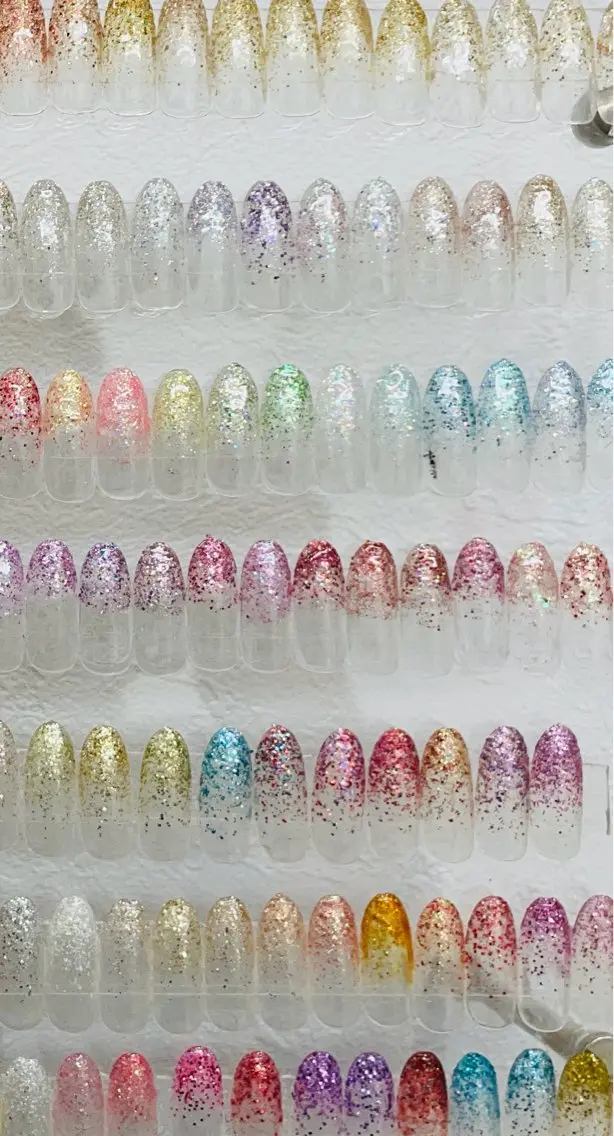 SNSで人気❣️🧚🏼♀️次世代うる艶ラメ💎4種類のカラーラメがMixした未来型ラメ✨グラデーション💅🏻✨の写真