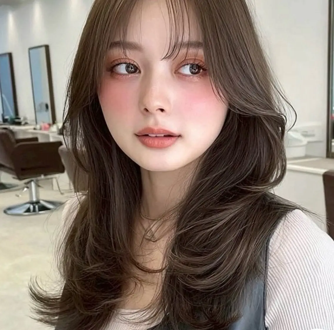 セミロング カラー 岡脇 士恩✂️のヘアスタイル