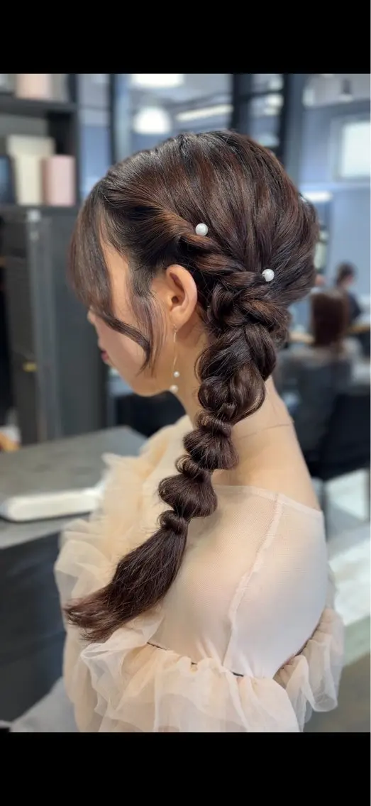 ヘアアレンジ 寒色ハイトーン GiseL AIRIのヘアスタイル
