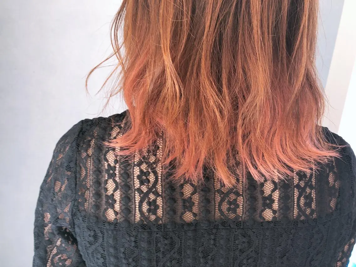 カラー ブリーチ ピンクカラー ヘアカラー 阿部 美咲のヘアスタイル