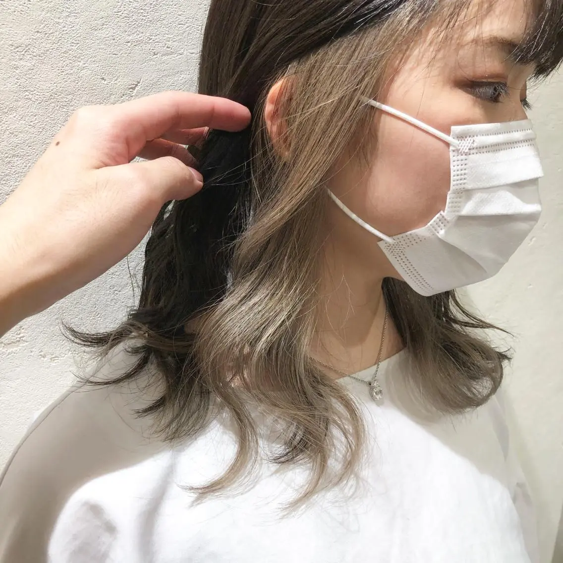 ミディアム カラー ベージュカラー ブリーチ インナーカラー ホワイトベージュ あさだ しゅうたろうのヘアスタイル