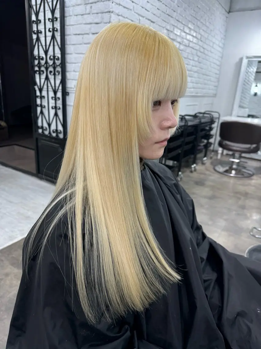 ロング カラー バレイヤージュ ミストバング ベージュカラー ブリーチ 抜きっぱなしブロンド 札幌ブリーチカラー/ ダブルカラー/ドイのヘアスタイル