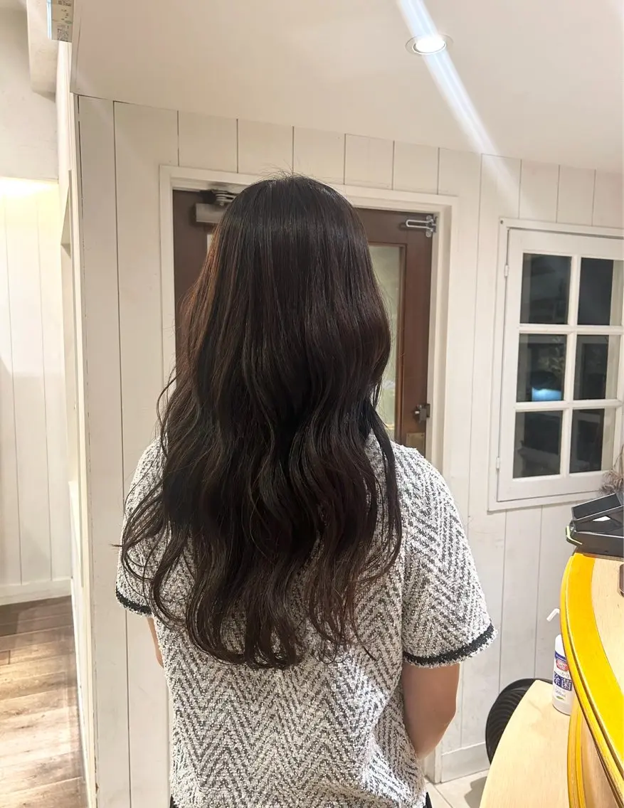 ロング 顔周りカット レイヤーカット ロング カット yusa🌿‬レイヤ ー/赤みなしカラーのヘアスタイル