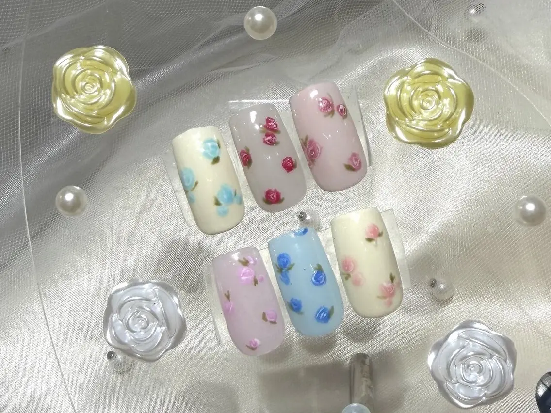 期間限定✨ワンカラー×2本バラdesign nail🌹🎀オフありorオフ無しの写真