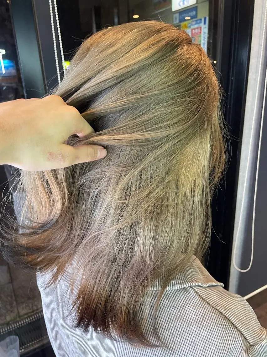 セミロング 狐カラー ヘアカラー  ︎︎ 寧音のヘアスタイル