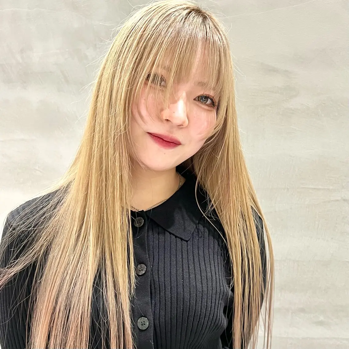 ロング カラー ブリーチ ハイトーンカラー レイヤーカット 似合わせカット 小顔カット カット ヘアカラー トリートメント 新宿/レイヤーカット 髪質改善/小顔見せのヘアスタイル