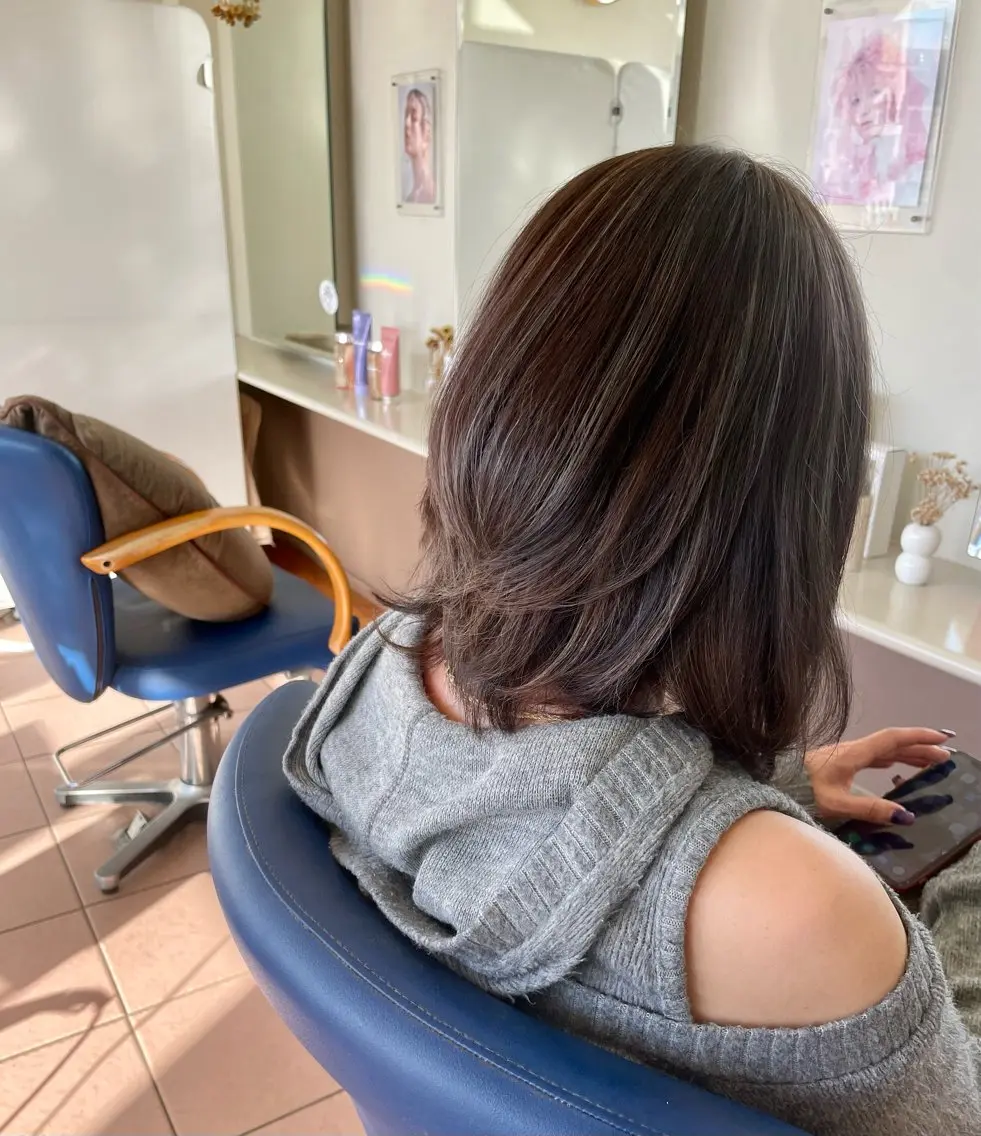 ミディアム レイヤーカット attrice杉山 綾乃のヘアスタイル