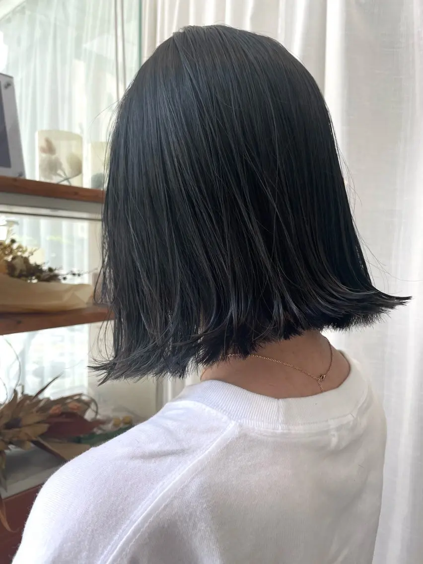 ミディアム カラー 黒髪 ブルーカラー ブルーブラック fio マナミのヘアスタイル