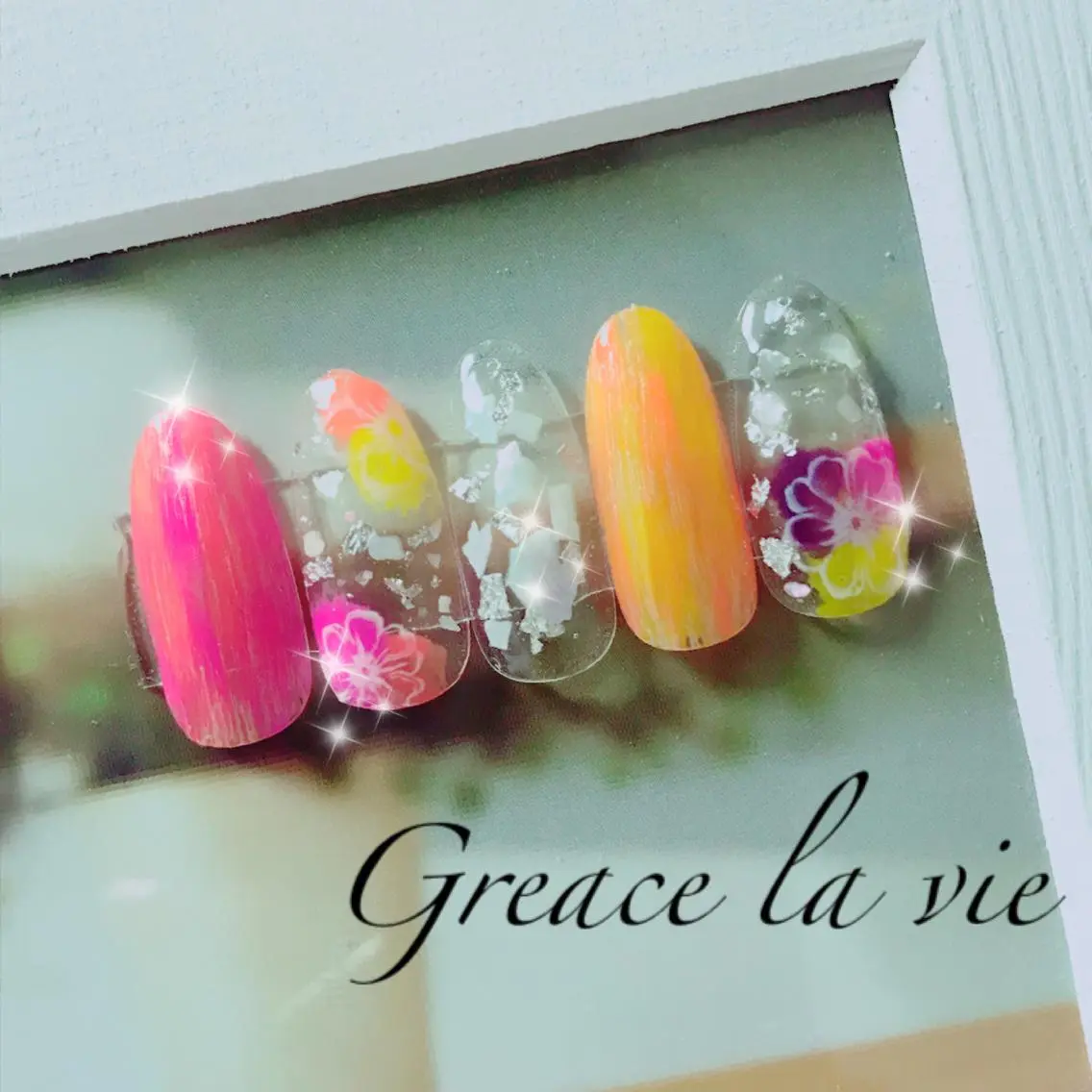 ロング カラー パーマ キッズ ネイル マツエク・マツパ フラワーネイル Greace  la vieのネイルデザイン