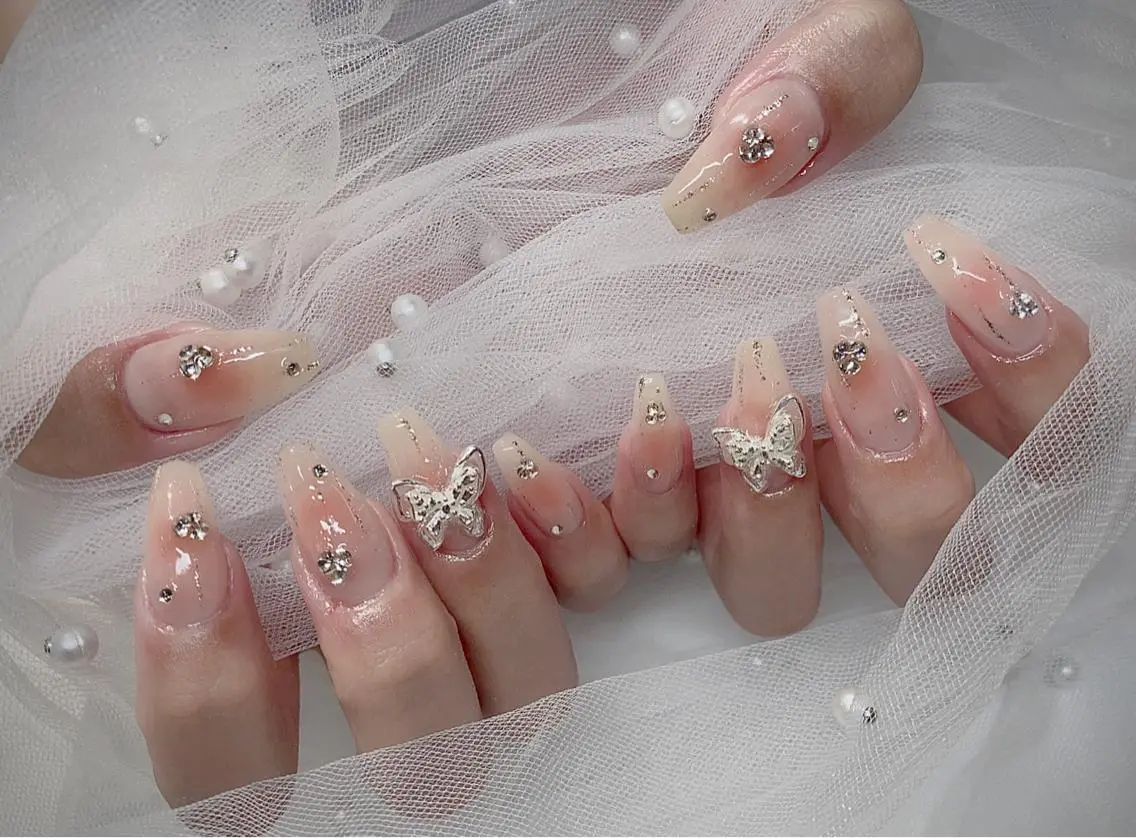 ネイル I-nailロング /ワンホン/キラキラのネイルデザイン