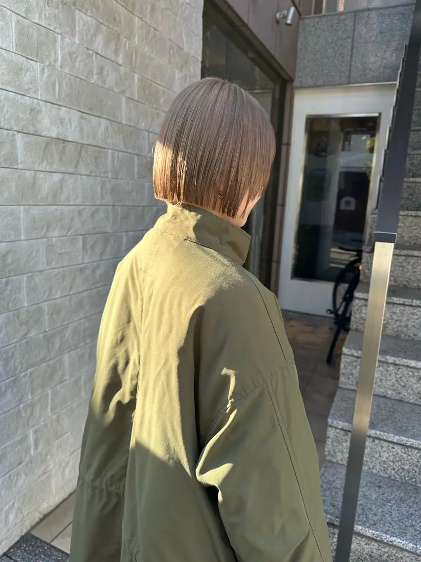 ショート カラー ブリーチ ハイトーンカラー ブリーチなしカラー ボブ REINA☁️透明感 カラー/ぷつっと♡のヘアスタイル