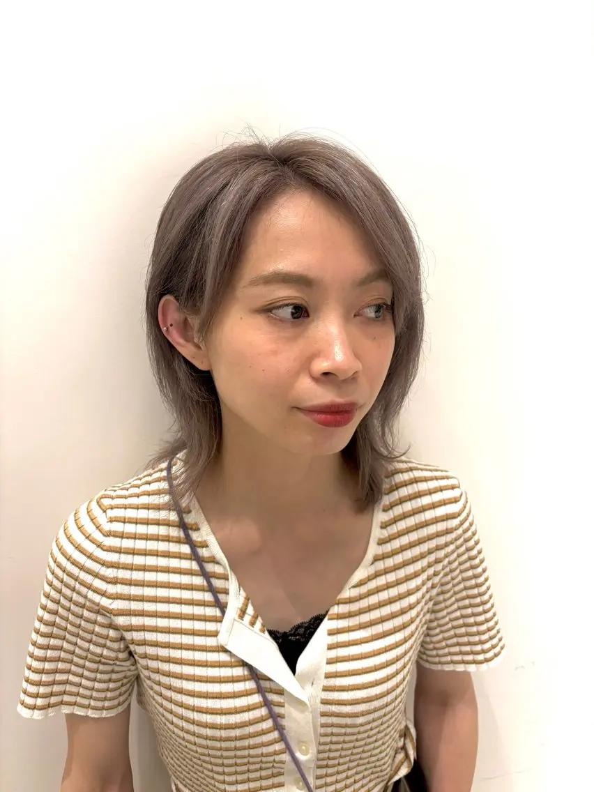 ミディアム カラー ブリーチ 透明感カラー グレージュ 中里 恵梨のヘアスタイル