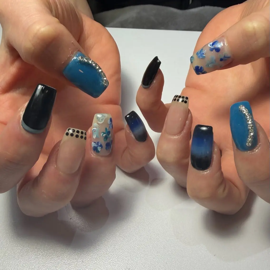 ネイル アートネイル ブルー ジェルネイル ホログラムネイル 持ち込み ハンドネイル Nail mood デザイン持ち込みokのネイルデザイン