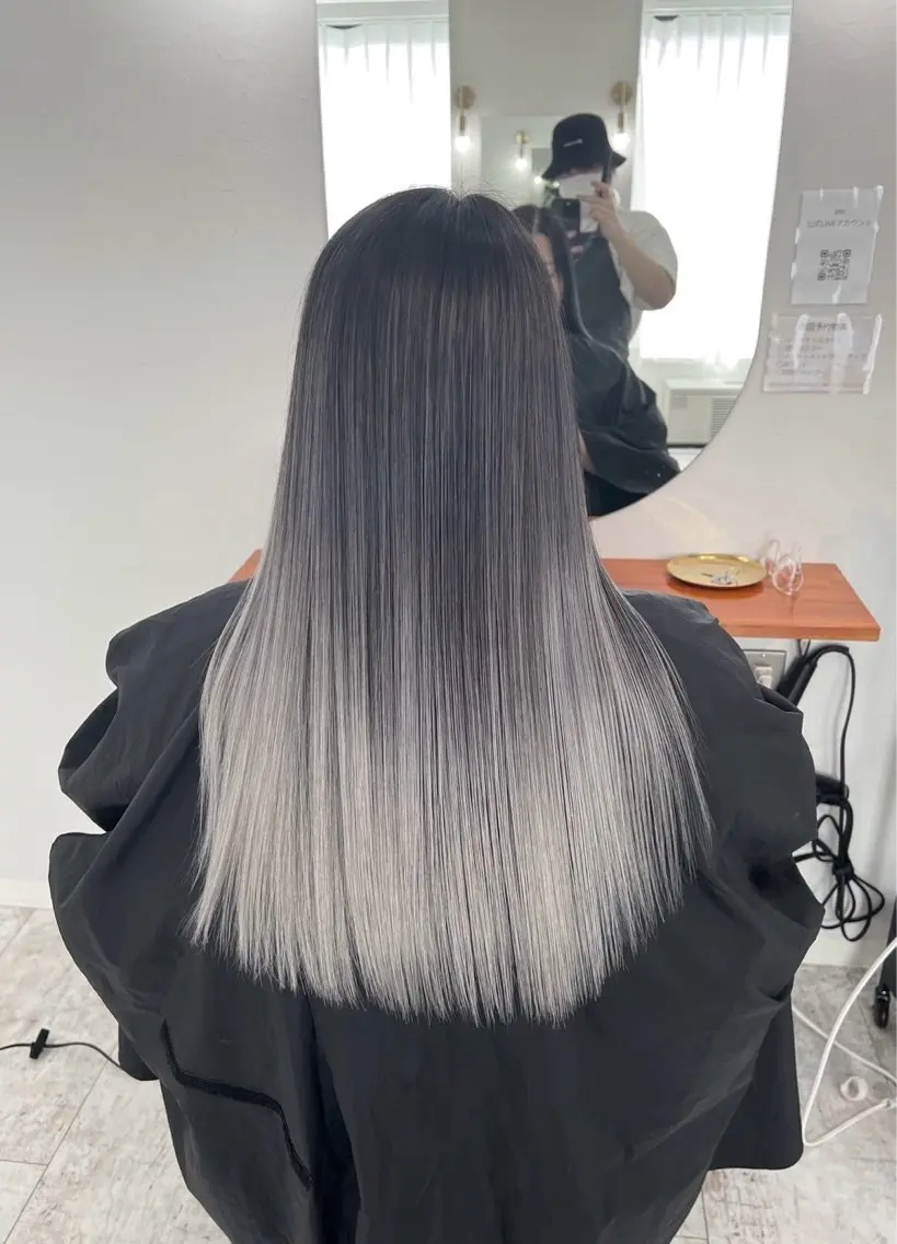 ロング カラー バレイヤージュ シルバー ホワイトシルバー レイヤーカット 指名数No.1 /NAOYAのヘアスタイル