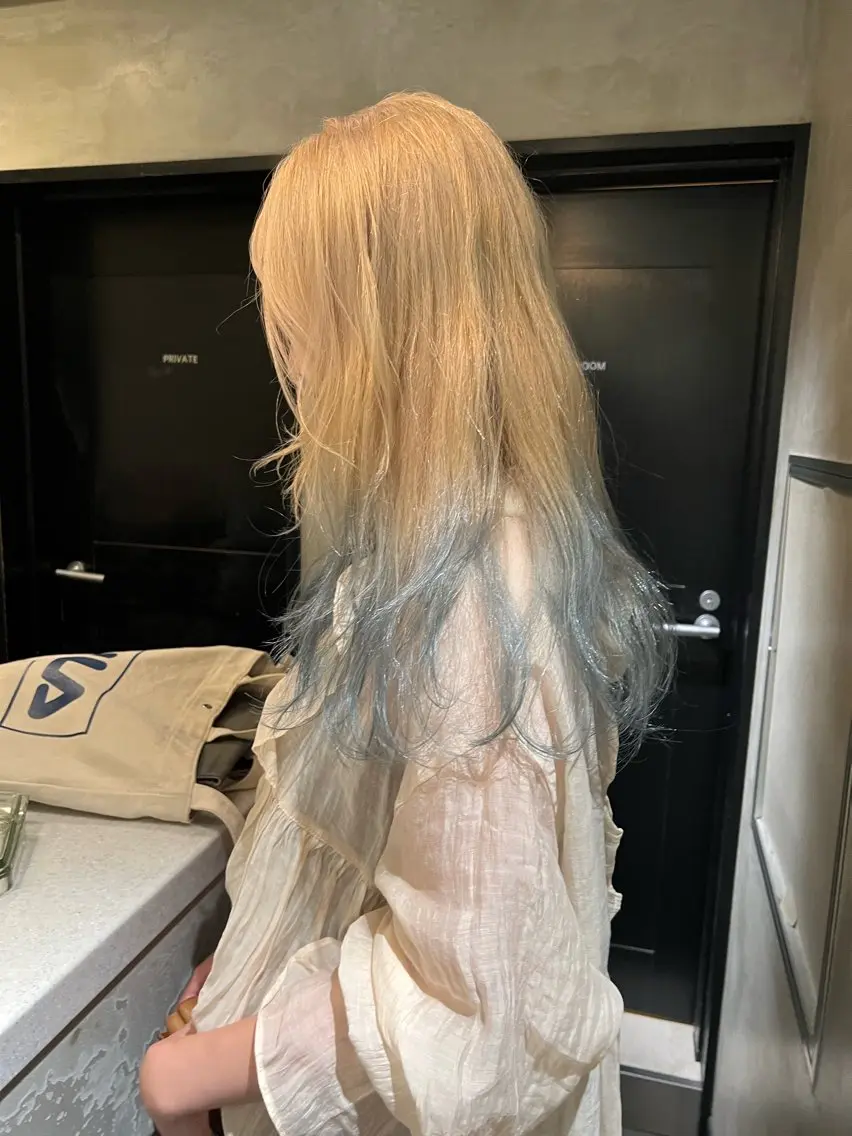 ロング カラー ブリーチ ヘアカラー トリートメント アンニュイヘア🪽 ayumiのヘアスタイル
