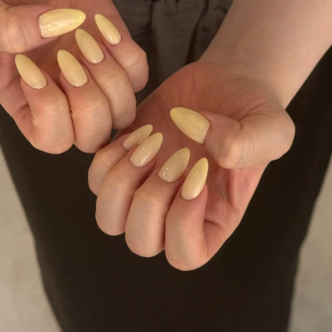 ネイル 長さ出し ワンカラーネイル 夏ネイル ネイルチップ 黄色 ハンドネイル __shiho. nailのネイルデザイン