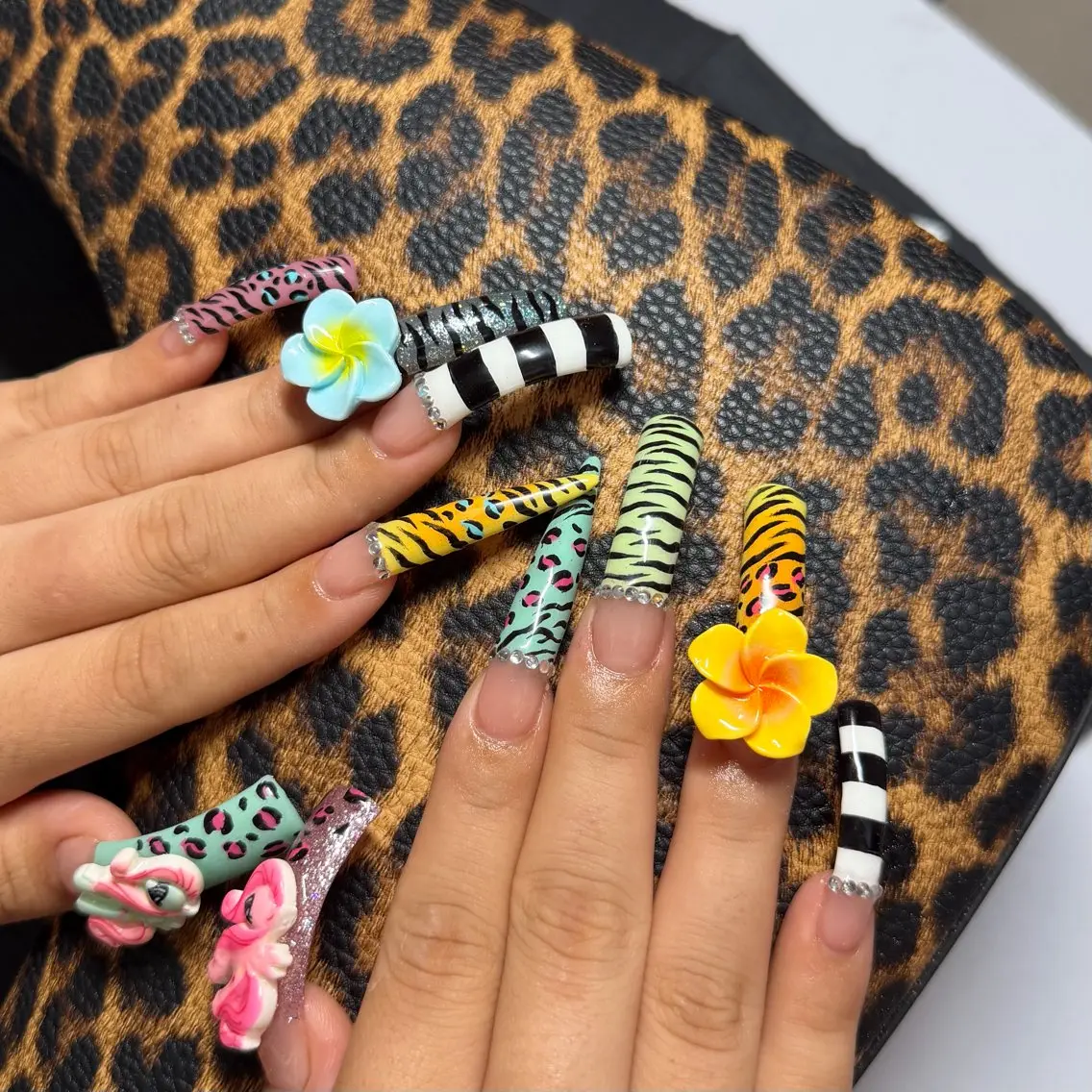 ネイル ハンドネイル Ai 🤎のネイルデザイン