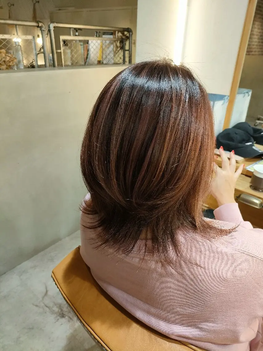 ミディアム ハイライト カット ヘアカラー トリートメント 髪質改善/白髪ぼかし レイヤーカットemiのヘアスタイル