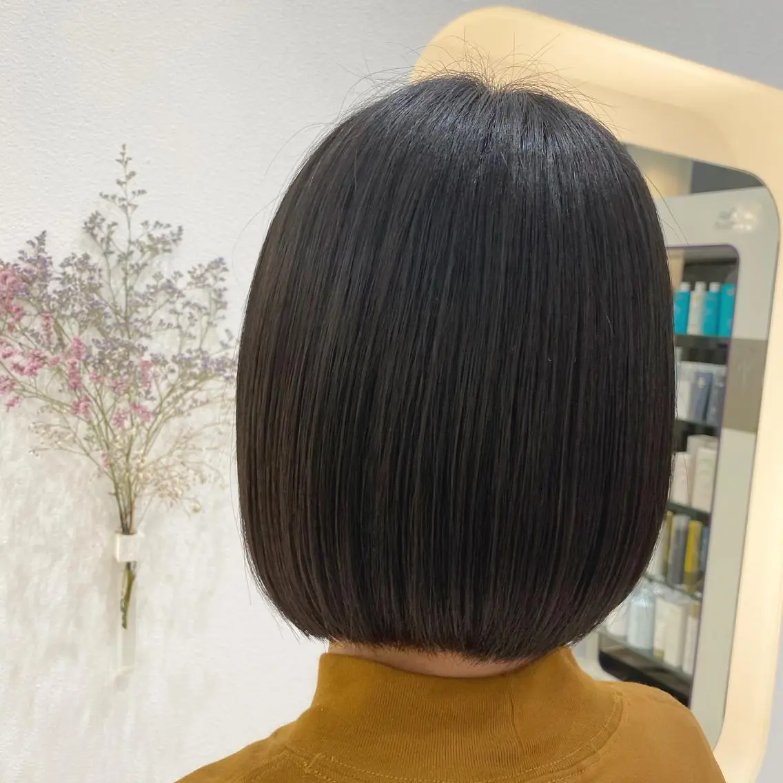ミディアム カット 河原町/艶髪/西田 晴香のヘアスタイル