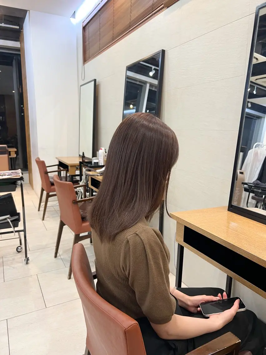 セミロング カラー アッシュ ベージュカラー ブラウンカラー 透明感カラー ラベンダーカラー ヘアカラー トリートメント 艶カラー/透明感 /ヒグチアオイのヘアスタイル