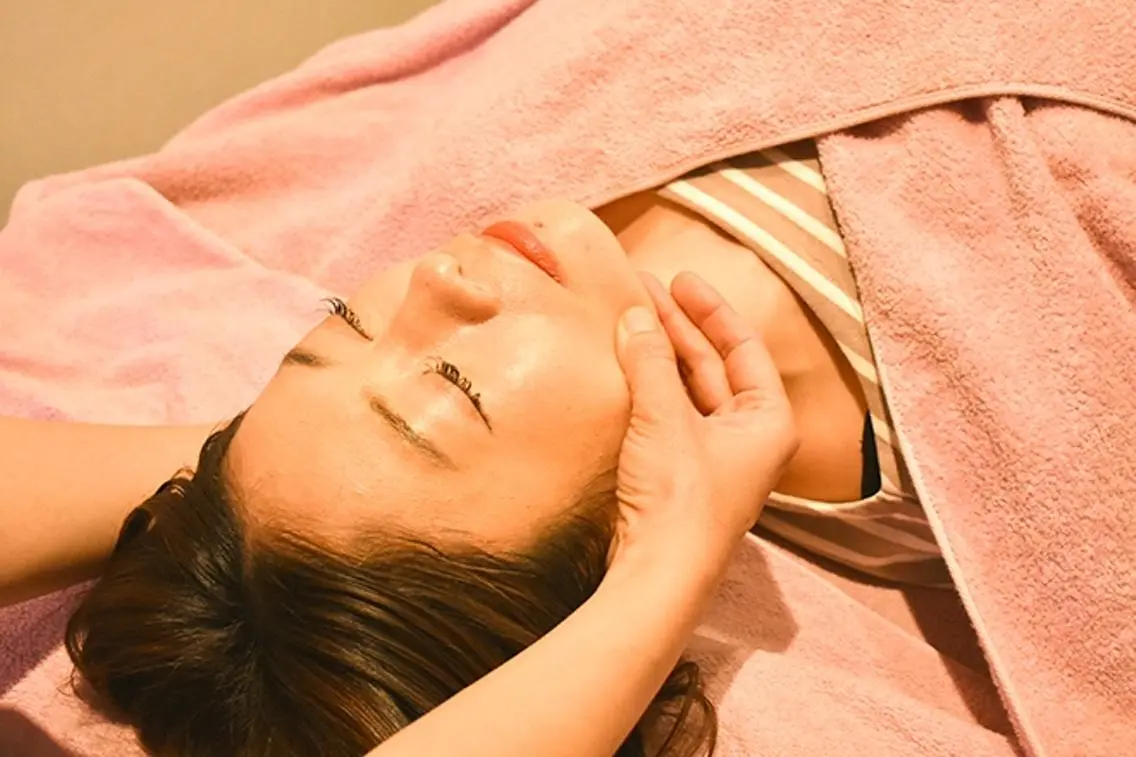 1度に歯も身体も美しく🌹　トータルビューティープラン！　美容整体75分💆➕ホワイトニング15分✖️2回照射🦷の写真