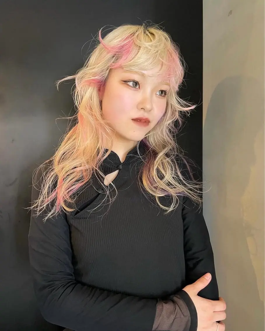 ロング カラー ヘアアレンジ MIYU/ケアブリ ーチカラー／デザインのヘアスタイル