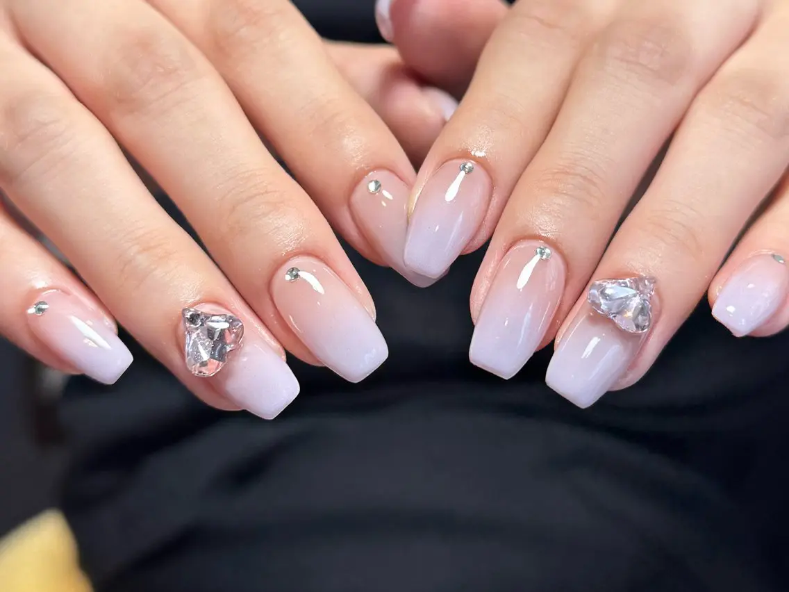 ネイル オーロラネイル 長さ出し フレンチネイル ジェルネイル ガラスフレンチ ハンドネイル Rela・S NAILのネイルデザイン
