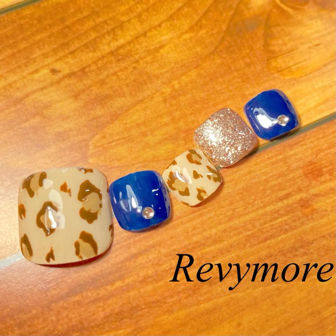 ショート ネイル アニマル柄 フットネイル ジェルネイル ニュアンスネイル オフィスネイル nail salon Revymoreのネイルデザイン
