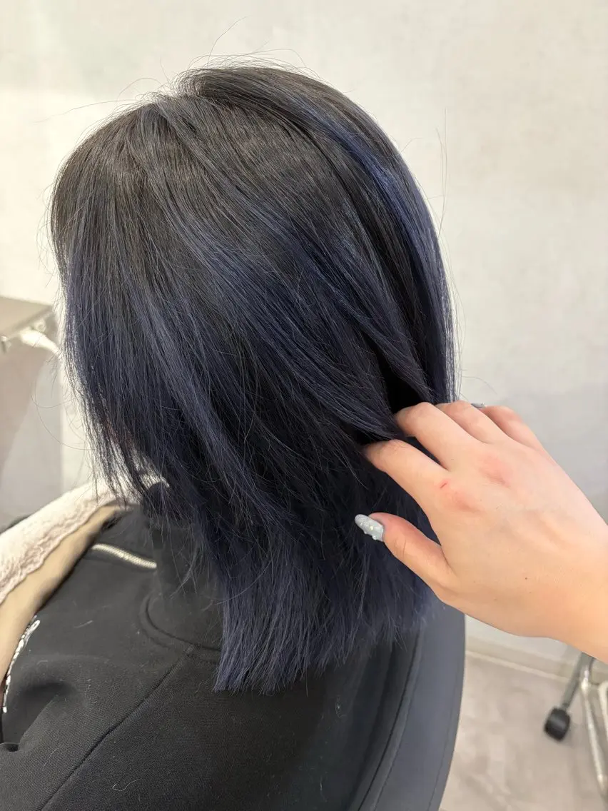 セミロング カラー ヘアアレンジ ブリーチ ブルーカラー 透明感カラー ラベンダーカラー ヘアカラー トリートメント 透明感ｶﾗｰ/顔周り ｶｯﾄ🌸ｻｸﾗ🌸のヘアスタイル