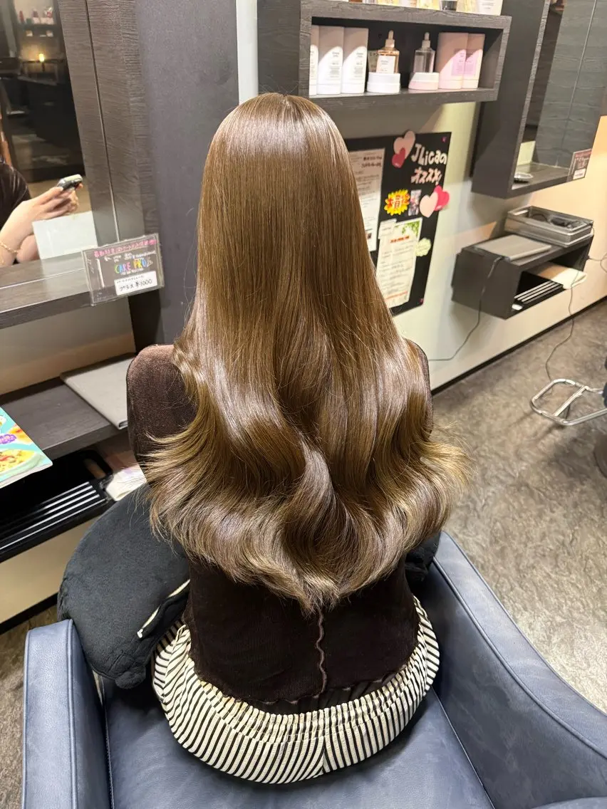 ロング ヘアカラー 奴賀 詩のヘアスタイル