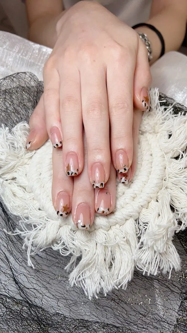 ネイル フレンチネイル キラキラネイル マグネットネイル ミラーネイル ニュアンスネイル Tira Nailのネイルデザイン