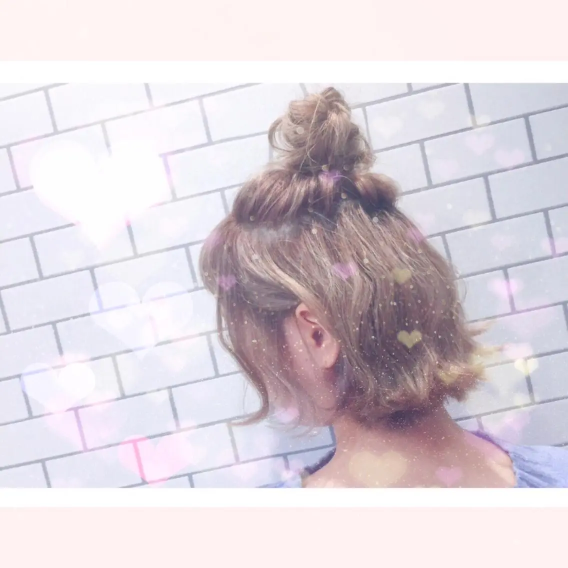 ミディアム カラー ヘアアレンジ ハーフアップ お団子ヘア アッシュ ベージュカラー ブリーチ YUI𓍯ｴｸｽﾃ /ﾆｭｱﾝｽｶﾗｰのヘアスタイル