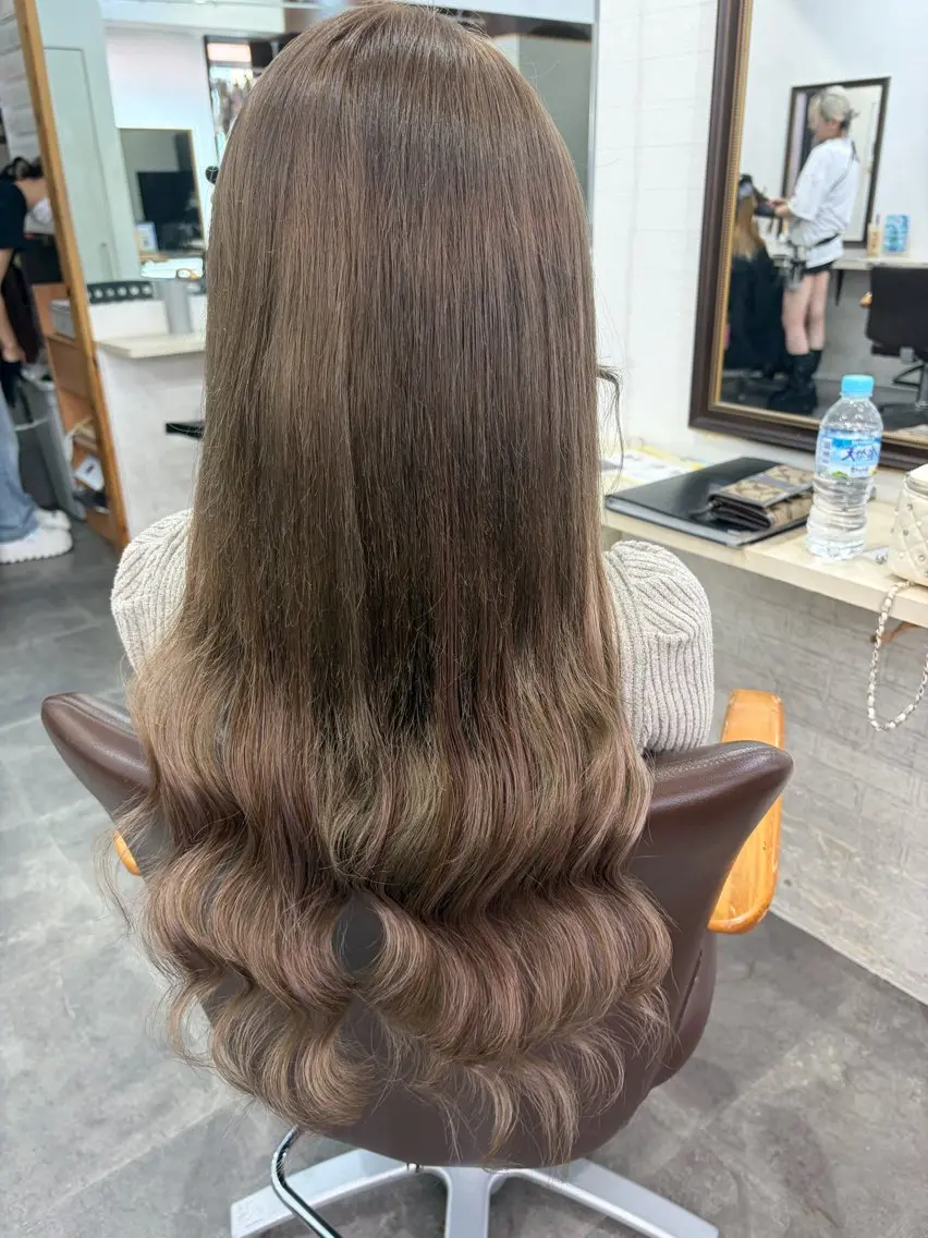 セミロング ヘアカラー エクステ ⭐️U-topia ⭐️和泉田 りさ⭐️のヘアスタイル
