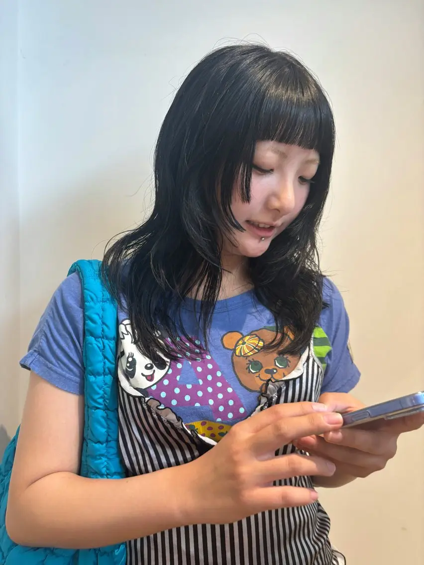 セミロング カラー レイヤーカット 津田 里菜のヘアスタイル